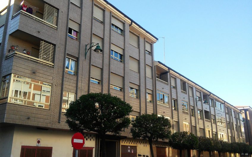 Apartamento amueblado con ascensor y garaje en calle Velasquita