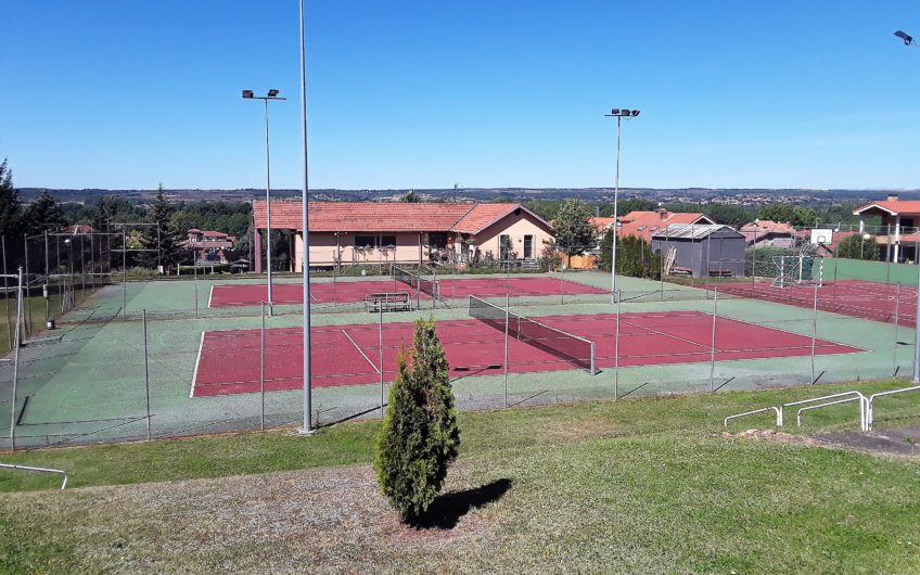 Chalet individual sobre  parcela 1148 m2 en urbanización El Montico.