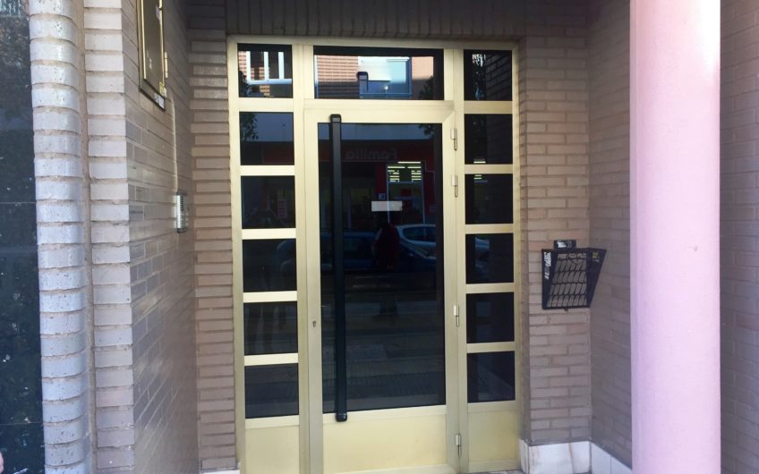 Apartamento amueblado con ascensor y garaje en calle Velasquita