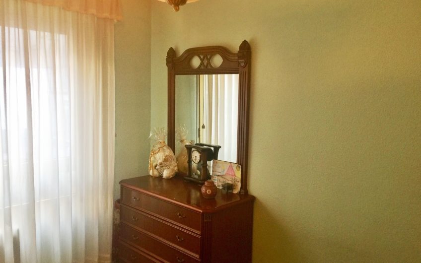 Apartamento amueblado con ascensor y garaje en calle Velasquita