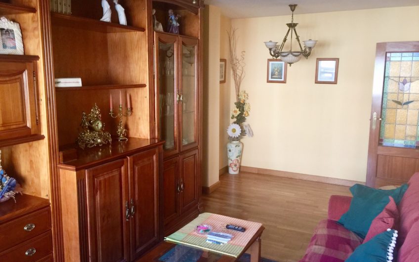 Apartamento amueblado con ascensor y garaje en calle Velasquita