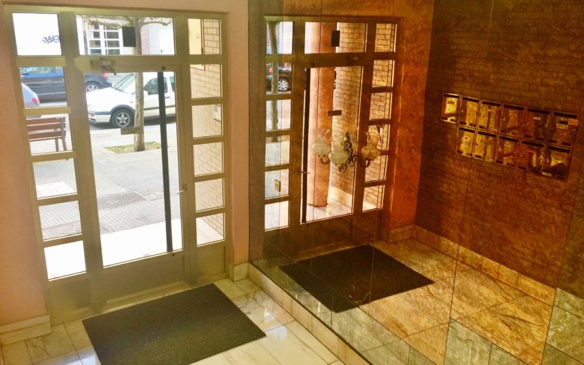 Apartamento amueblado con ascensor y garaje en calle Velasquita