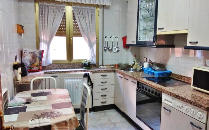 Apartamento amueblado con ascensor y garaje en calle Velasquita