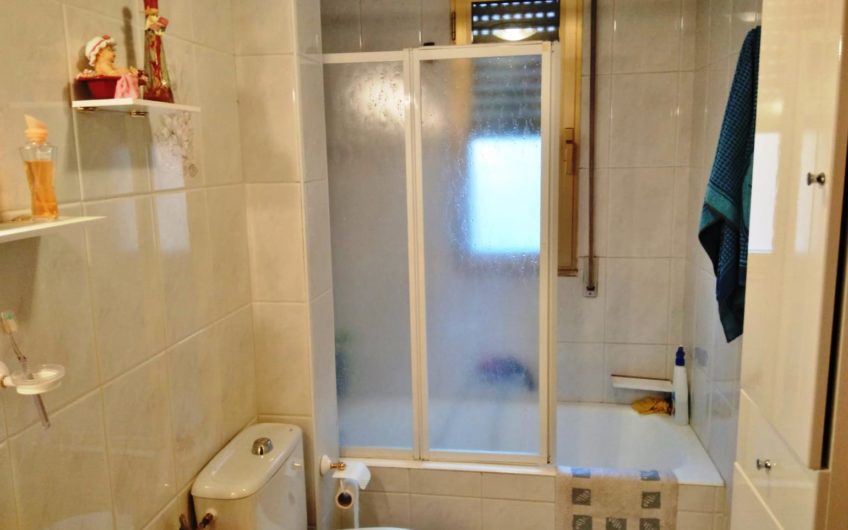 Apartamento amueblado con ascensor y garaje en calle Velasquita