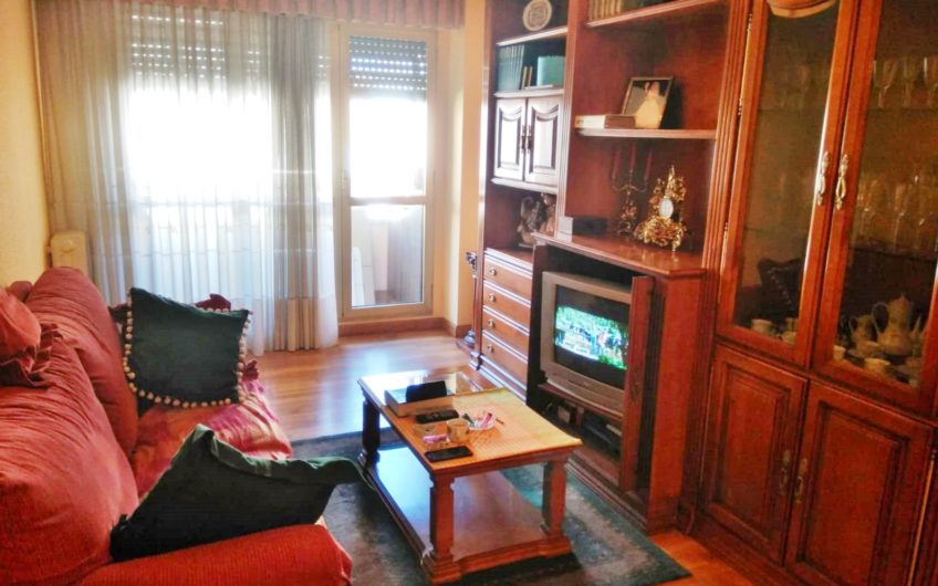 Apartamento amueblado con ascensor y garaje en calle Velasquita