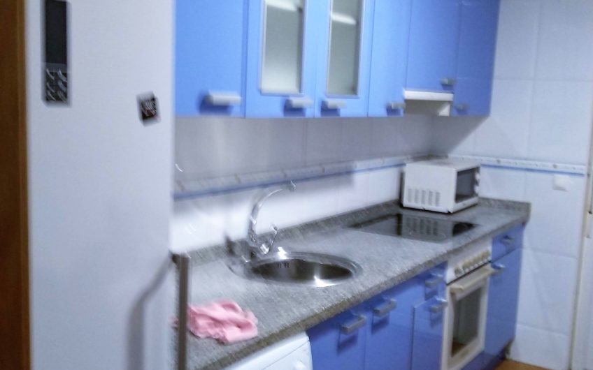 Piso  amueblado con posiblidad de dos plazas de garaje frente los Hospitales