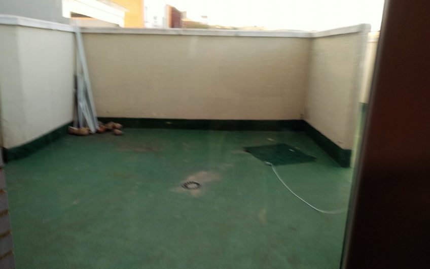 Piso  amueblado con posiblidad de dos plazas de garaje frente los Hospitales