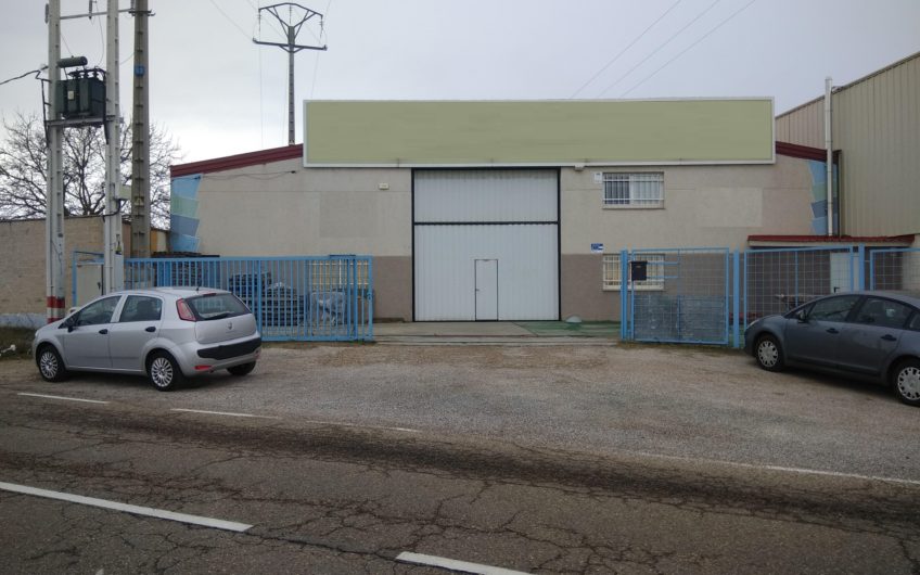 Nave Industrial de 1000 m2 junto al Aeropuerto de León