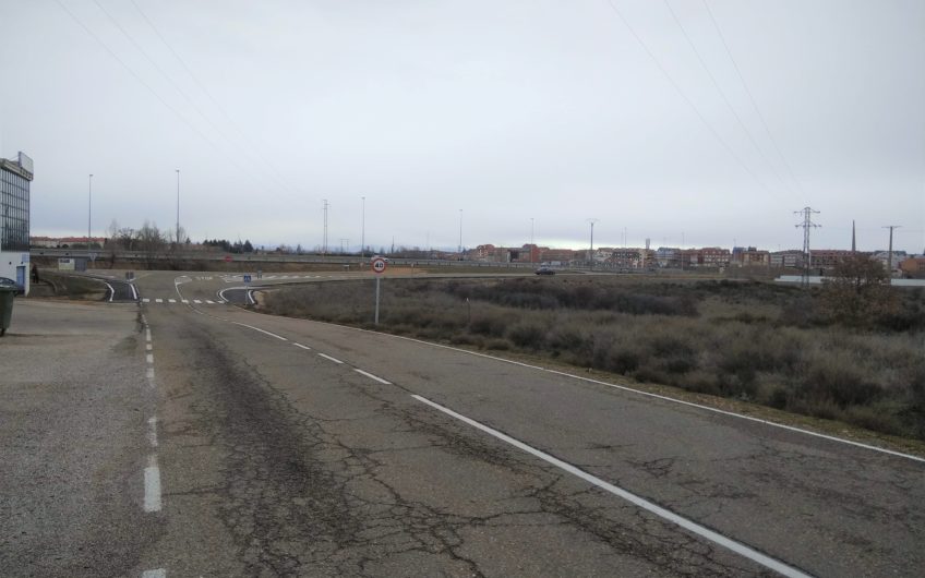 Nave Industrial de 1000 m2 junto al Aeropuerto de León