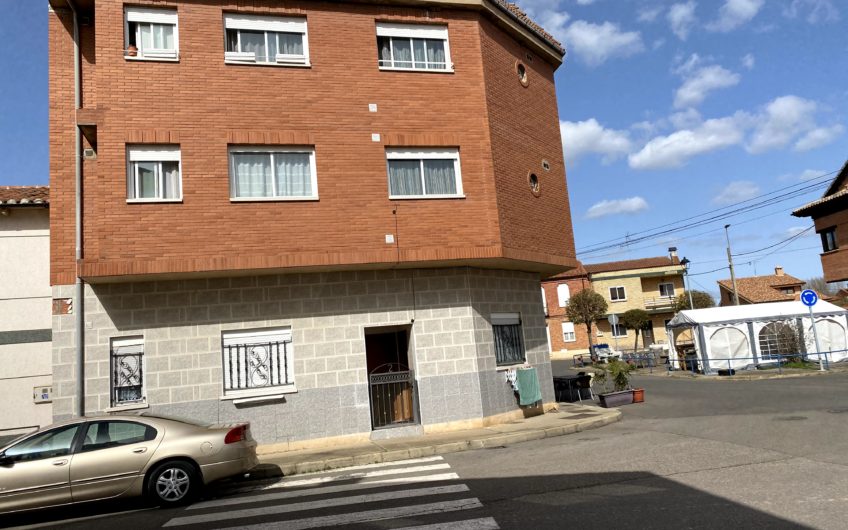 Edificio para rentabilizar de forma inmediata en Azadinos