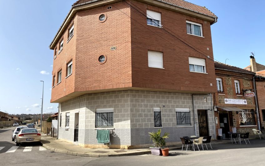Edificio para rentabilizar de forma inmediata en Azadinos