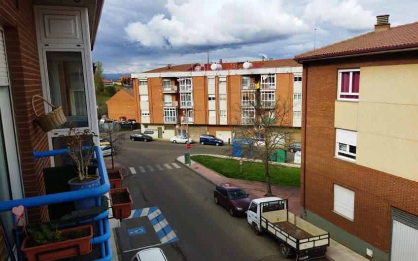 Piso con garaje y trastero en Villaquilambre
