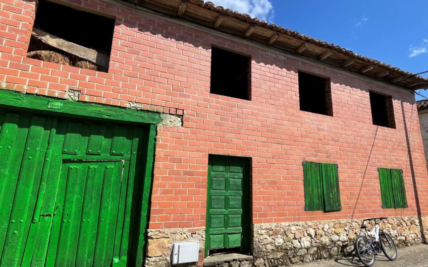 Casa-Almacén en Candanedo