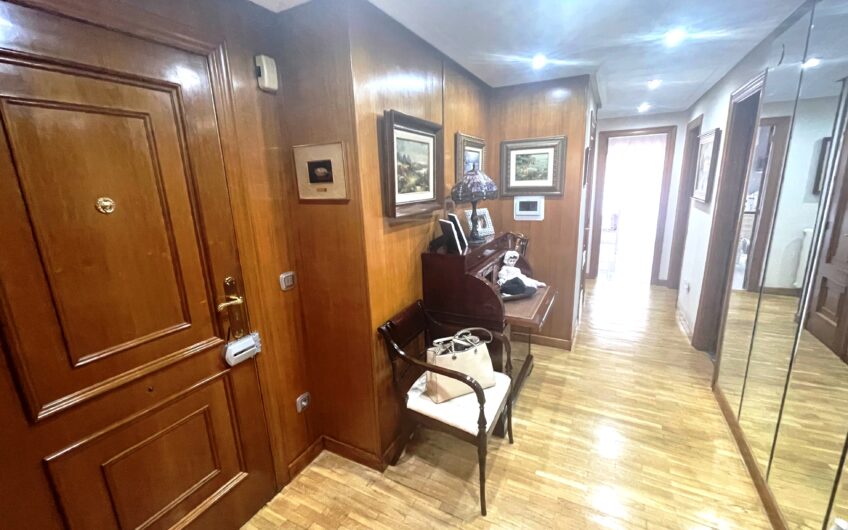 Piso para entrar de Cuatro Dormitorios en el Centro