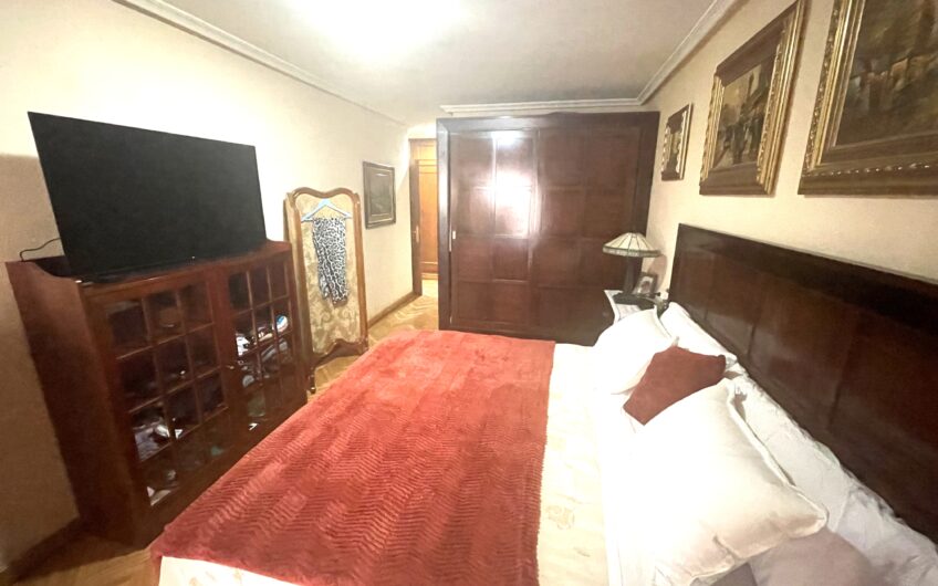 Piso para entrar de Cuatro Dormitorios en el Centro