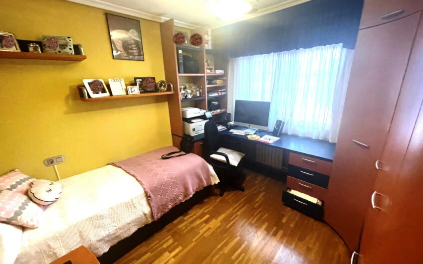 Piso para entrar de Cuatro Dormitorios en el Centro