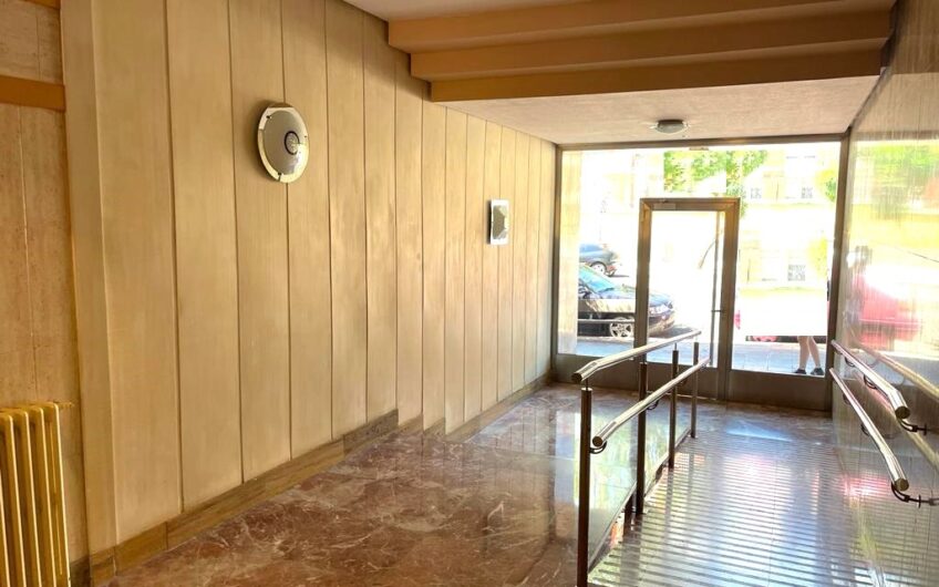 Piso para entrar en la avenida de Asturias junto colegios