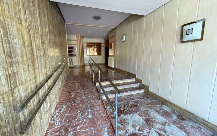 Piso para entrar en la avenida de Asturias junto colegios