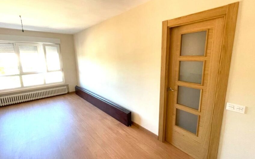 Piso para entrar en la avenida de Asturias junto colegios
