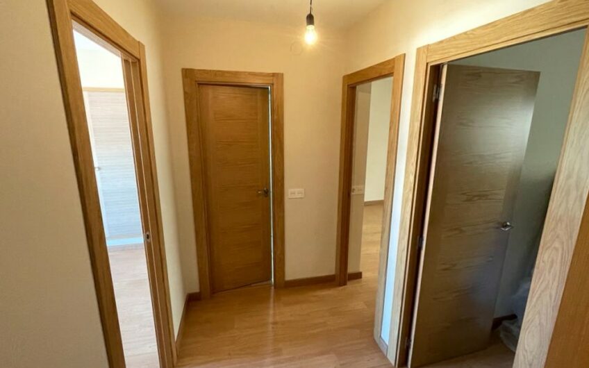 Piso para entrar en la avenida de Asturias junto colegios