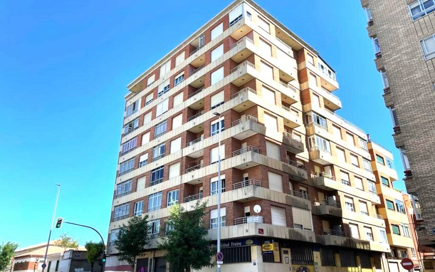 Piso para entrar en la avenida de Asturias junto colegios