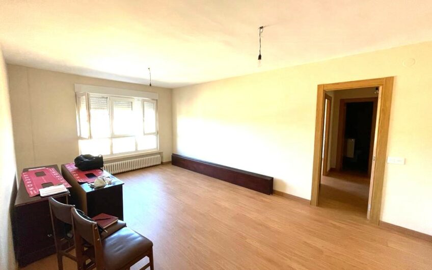 Piso para entrar en la avenida de Asturias junto colegios