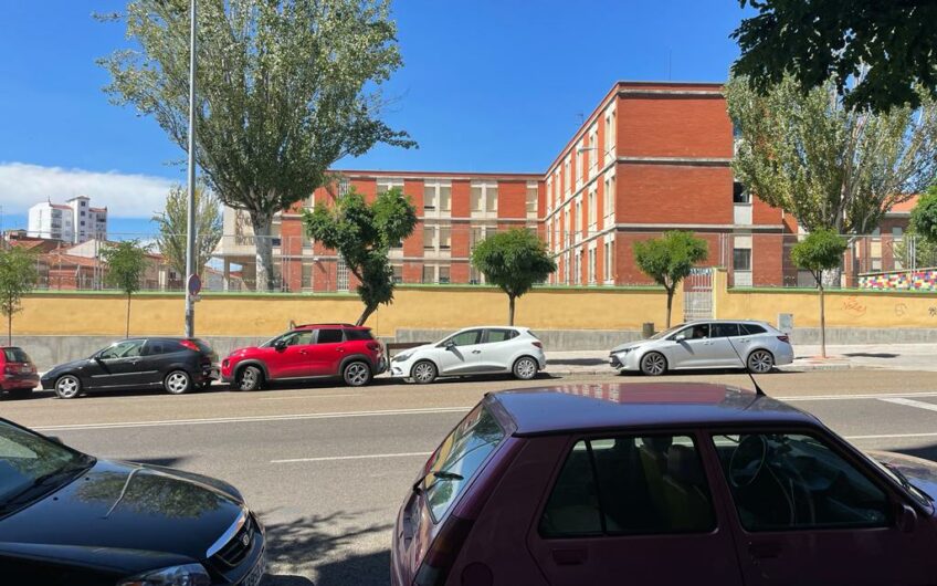 Piso para entrar en la avenida de Asturias junto colegios