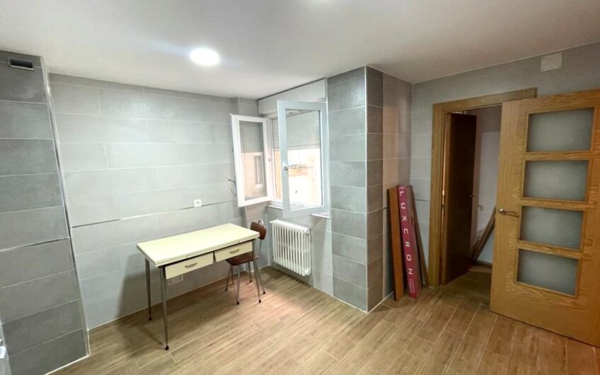 Piso para entrar en la avenida de Asturias junto colegios