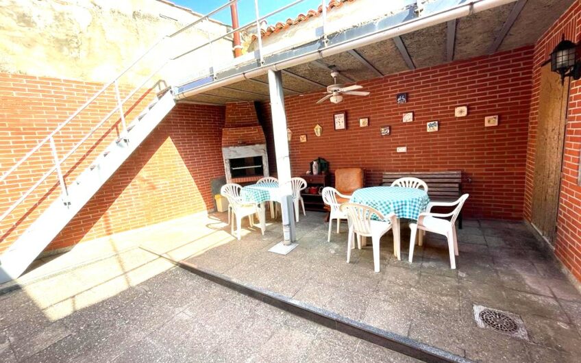 Casa  para entrar con Patio en Matalobos del Páramo