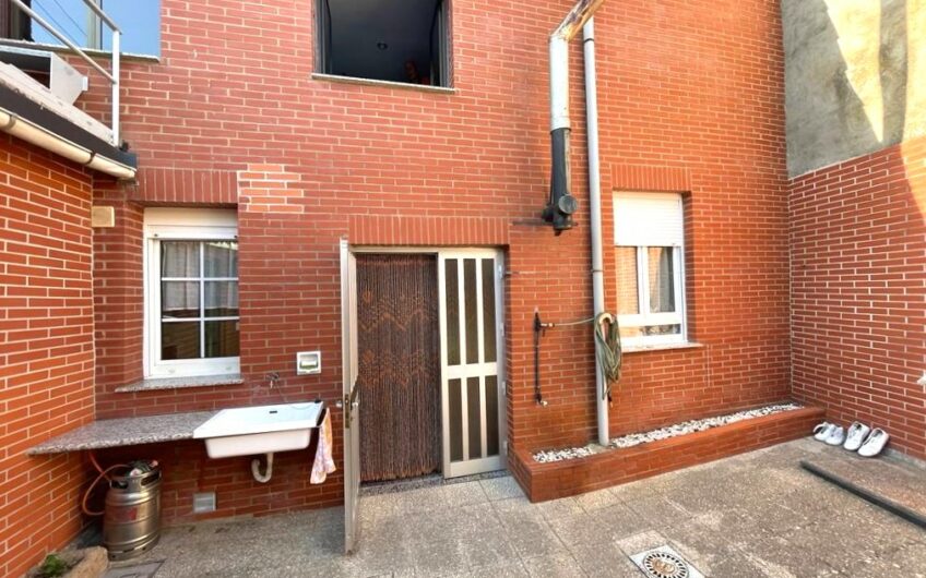 Casa  para entrar con Patio en Matalobos del Páramo