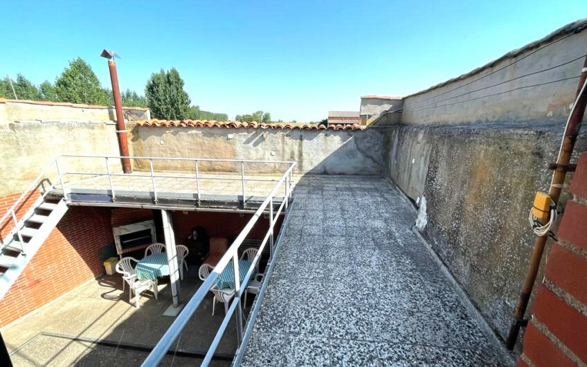 Casa  para entrar con Patio en Matalobos del Páramo