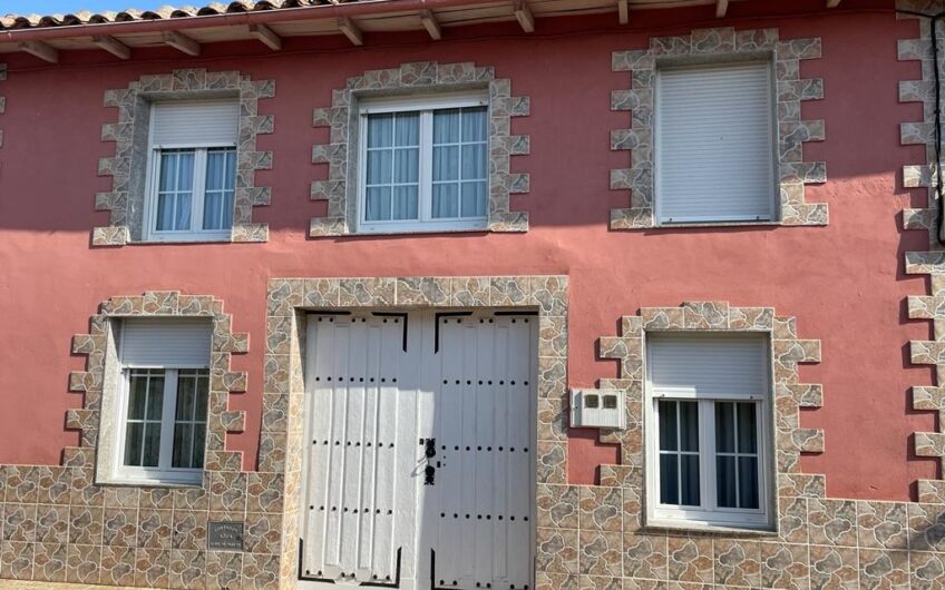 Casa  para entrar con Patio en Matalobos del Páramo