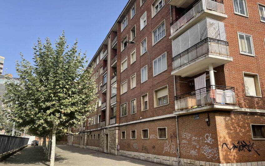Piso para Reformar al Principio de Eras de Renueva