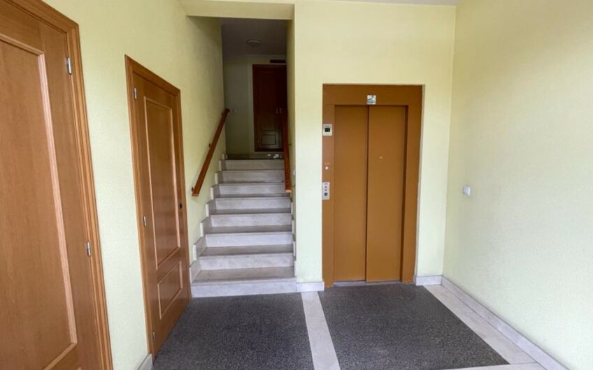 Apartamento Amueblado en La Veguina con Garaje y Trastero