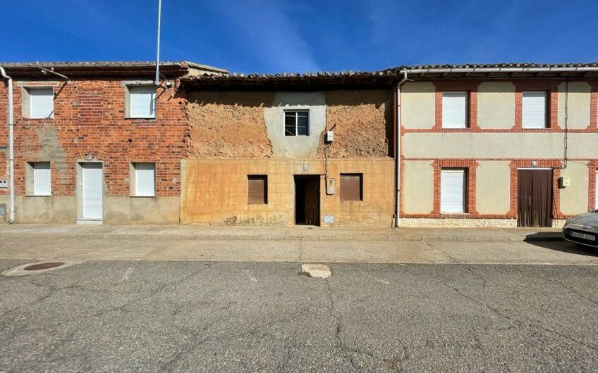 Casa para rehabilitar en Toral de los Guzmanes