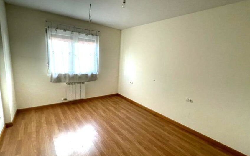 Chalet Unifamiliar Adosado Esquinero en el Barrio de La Sal