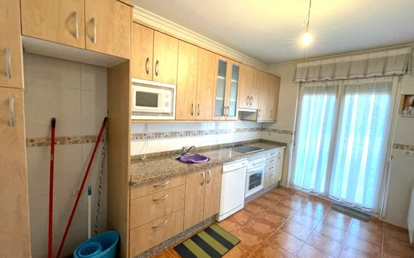 Chalet Unifamiliar Adosado Esquinero en el Barrio de La Sal