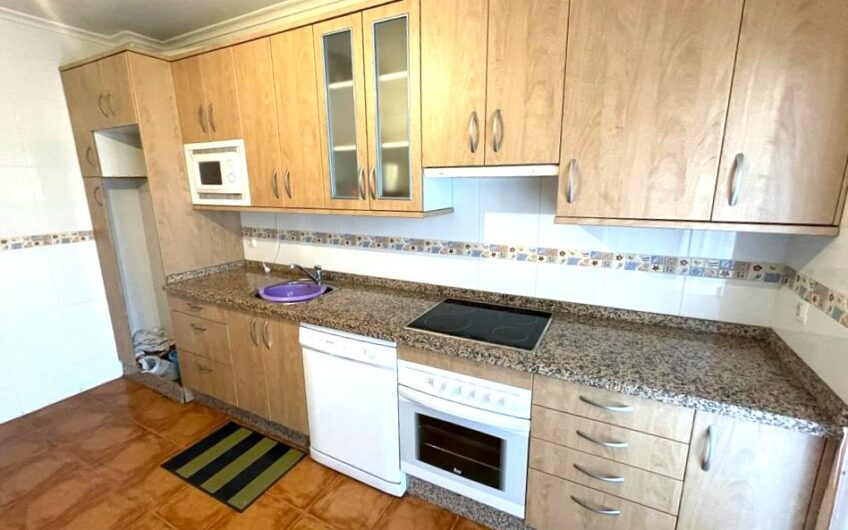 Chalet Unifamiliar Adosado Esquinero en el Barrio de La Sal