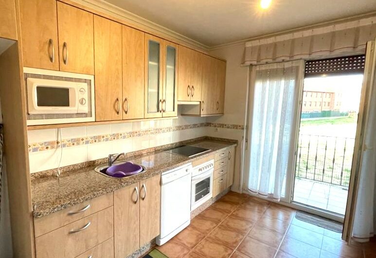 Chalet Unifamiliar Adosado Esquinero en el Barrio de La Sal