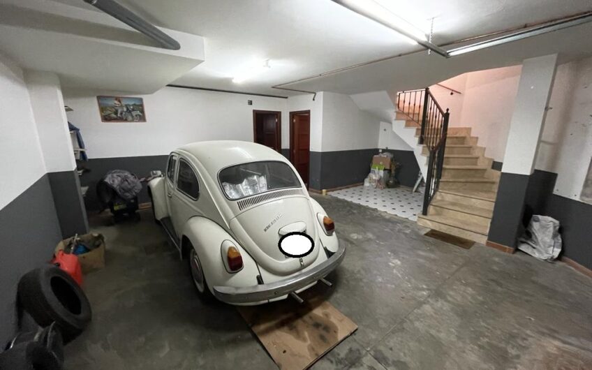 Chalet Unifamiliar Adosado Esquinero en el Barrio de La Sal