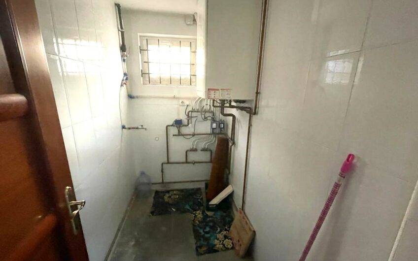 Chalet Unifamiliar Adosado Esquinero en el Barrio de La Sal