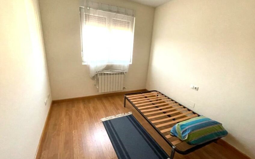 Chalet Unifamiliar Adosado Esquinero en el Barrio de La Sal