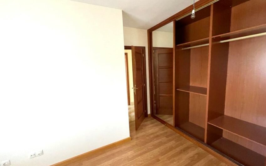 Chalet Unifamiliar Adosado Esquinero en el Barrio de La Sal