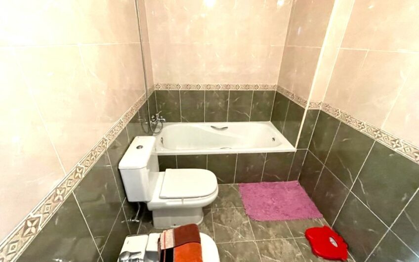 Chalet Unifamiliar Adosado Esquinero en el Barrio de La Sal