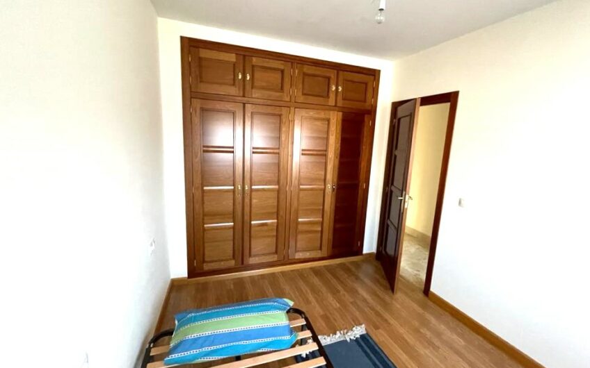 Chalet Unifamiliar Adosado Esquinero en el Barrio de La Sal