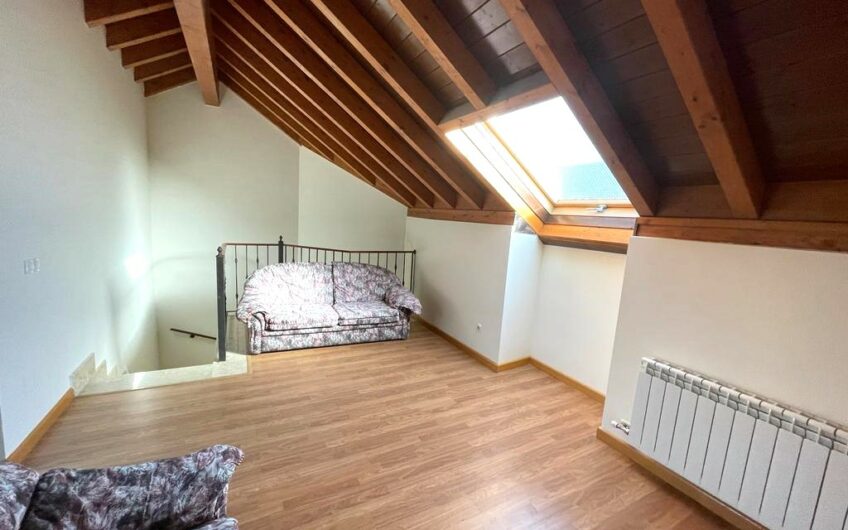 Chalet Unifamiliar Adosado Esquinero en el Barrio de La Sal