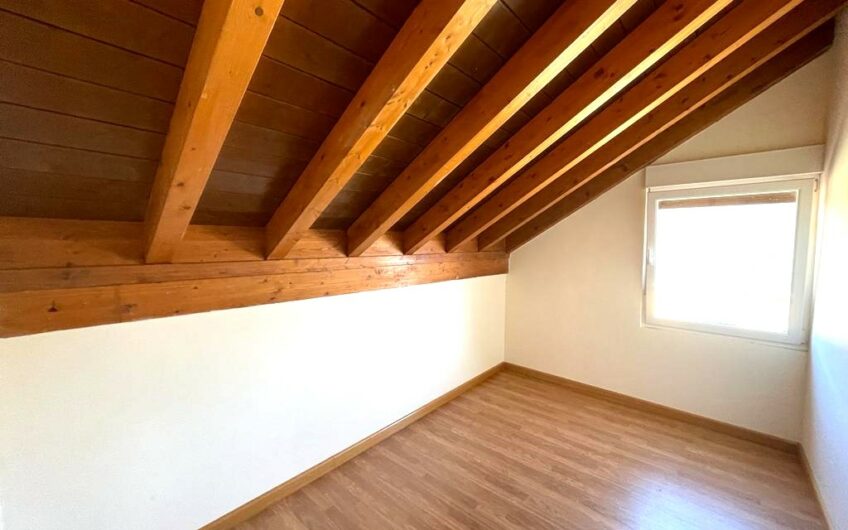 Chalet Unifamiliar Adosado Esquinero en el Barrio de La Sal