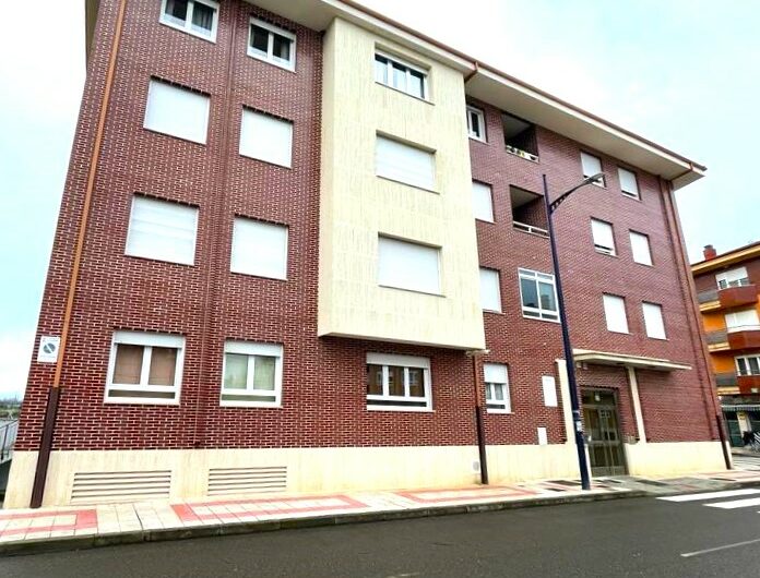 Apartamento con garaje y trastero, en Villaobispo de las Regueras