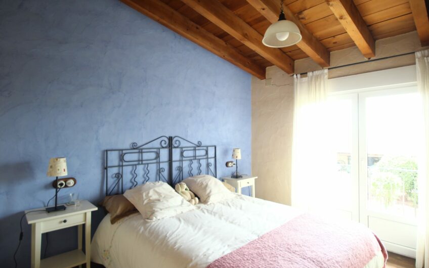 Casa Singular con Finca y Piscina en Trobajo del Camino