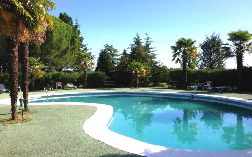 Casa Singular con Finca y Piscina en Trobajo del Camino
